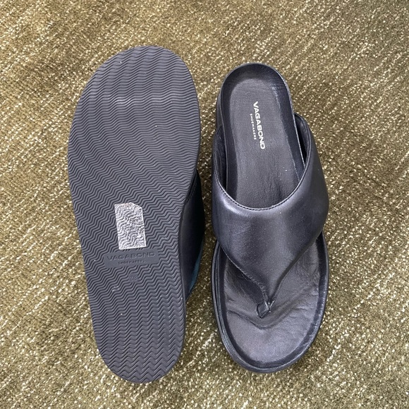 Vagabond Flip Flops - Picture 2 of 3